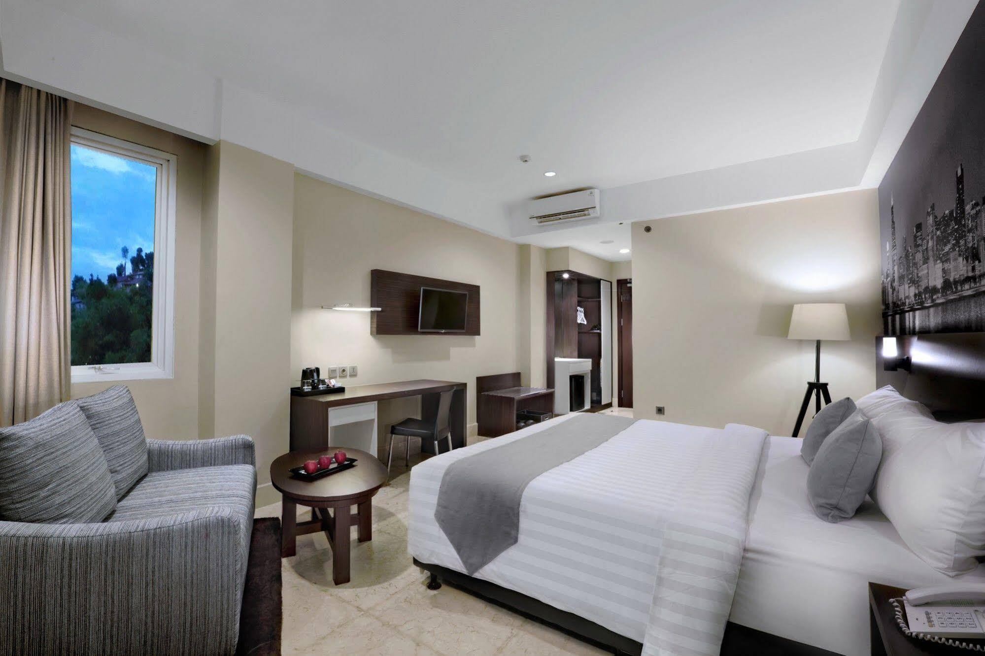 Neo+ By Aston Hotel